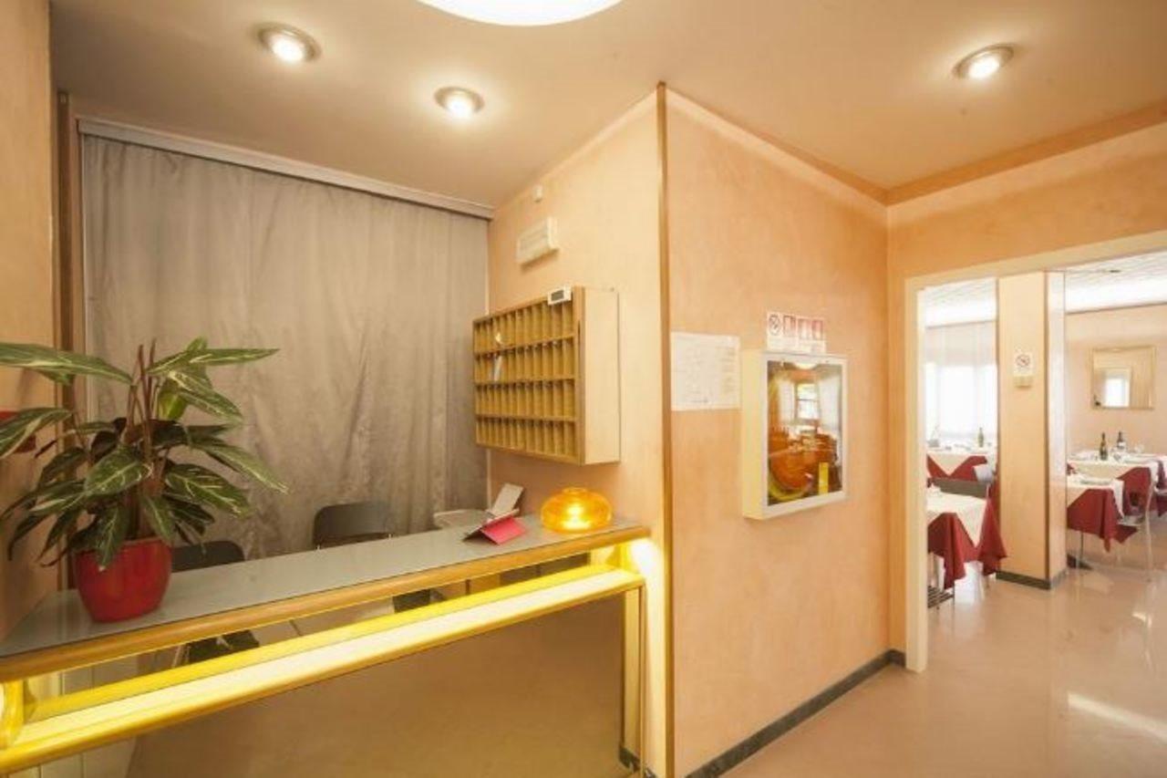 Hotel Manola Rimini Kültér fotó