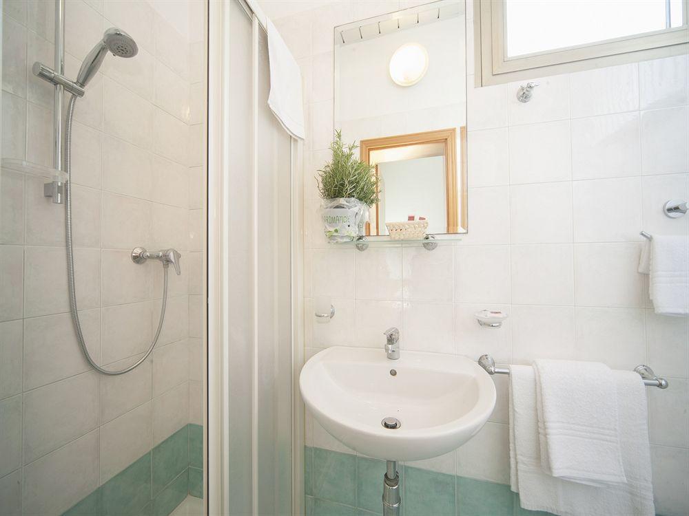 Hotel Manola Rimini Kültér fotó
