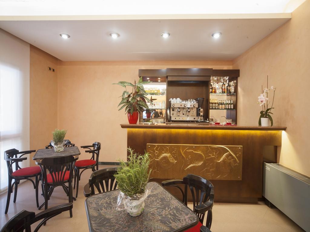 Hotel Manola Rimini Kültér fotó