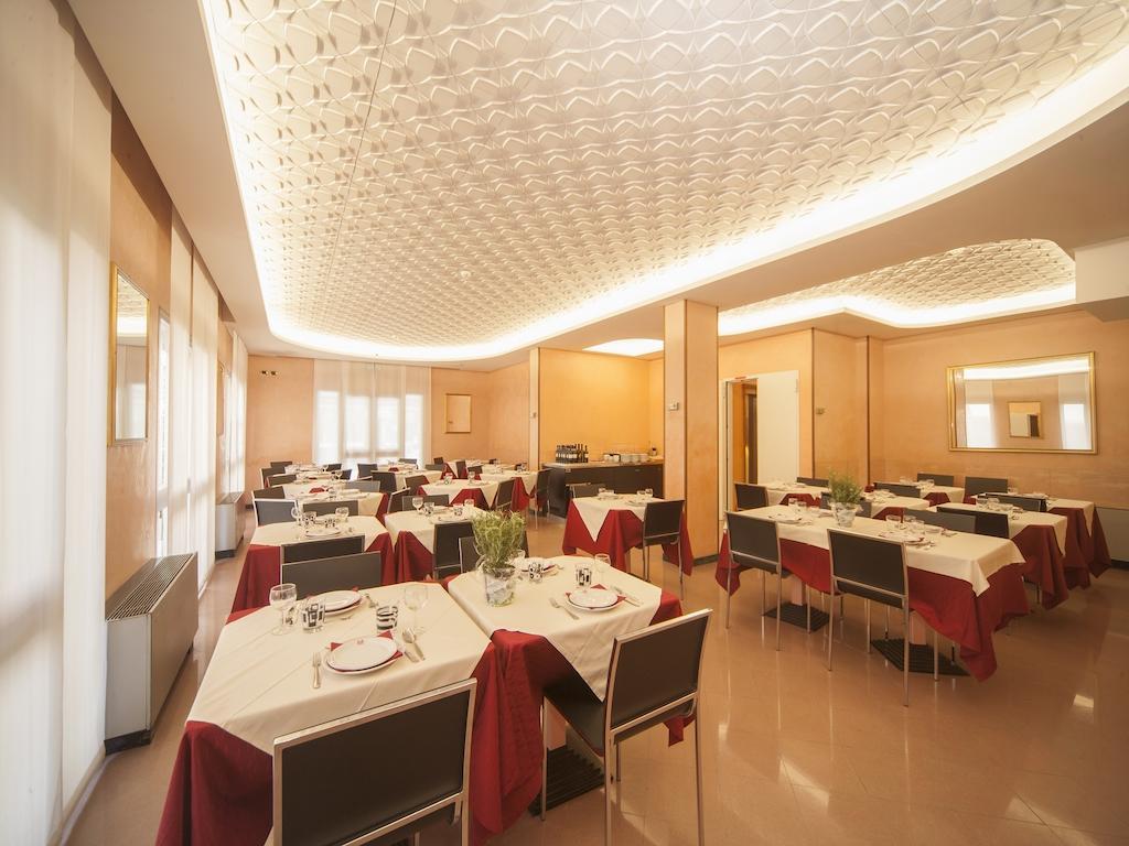 Hotel Manola Rimini Kültér fotó