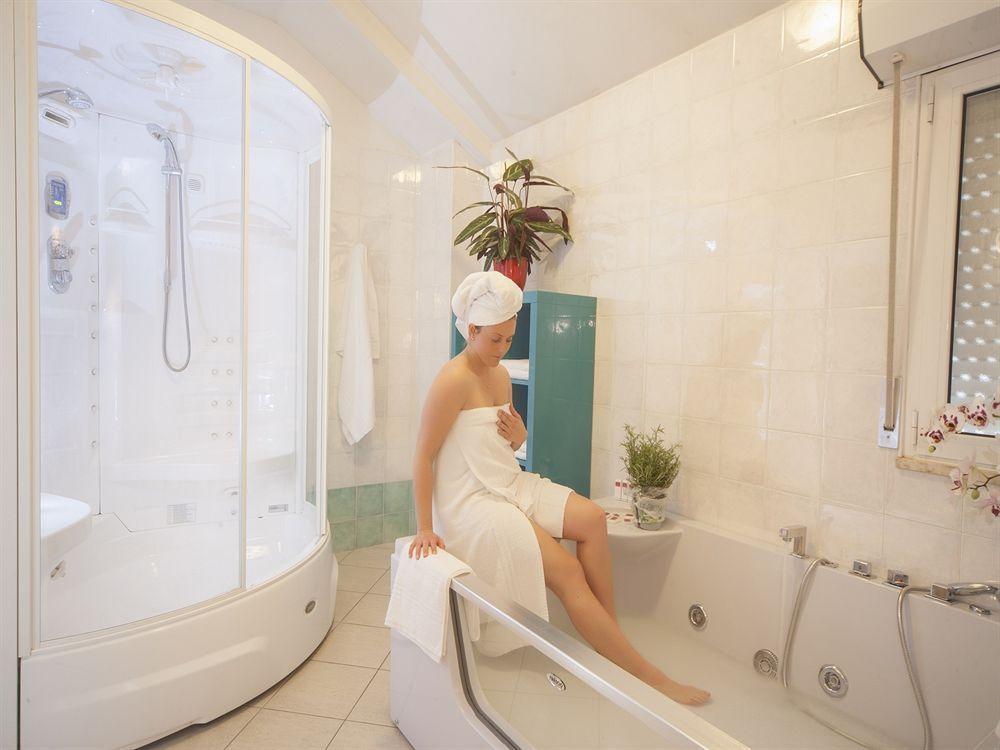 Hotel Manola Rimini Kültér fotó