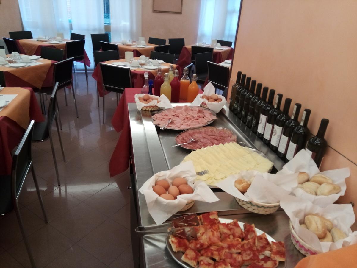 Hotel Manola Rimini Kültér fotó